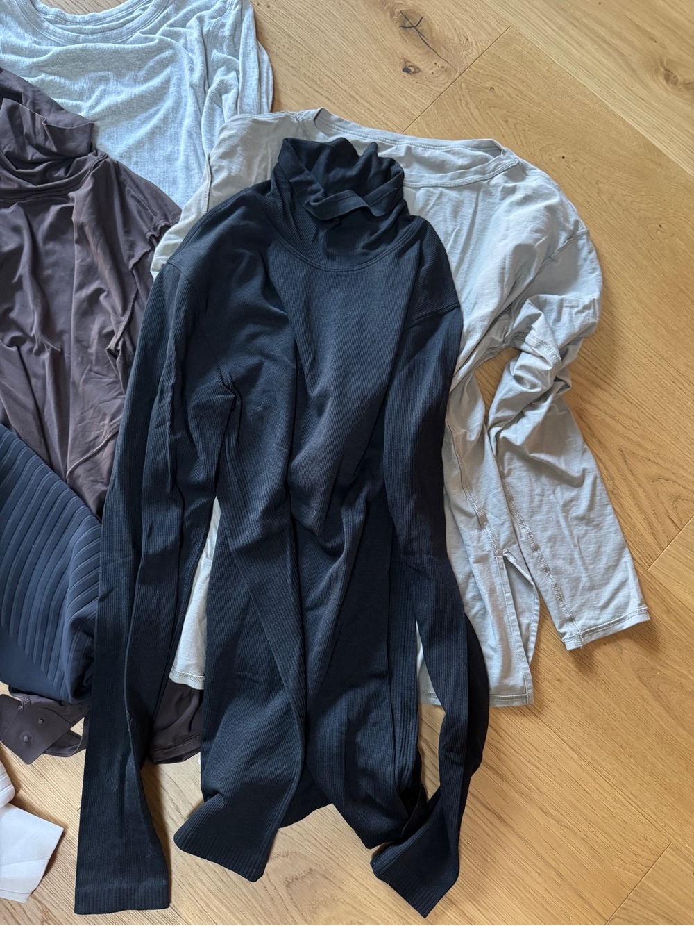 lululemon fall lot size 8 - Picture 5 of 5